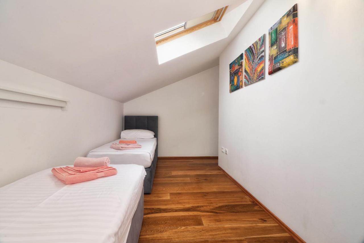 Kseni Accommodation Rovinj Bagian luar foto